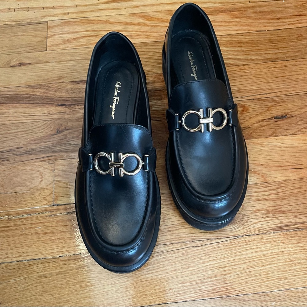 Ferragamo Rolo Embellished Leather Loafers - Black 6.5